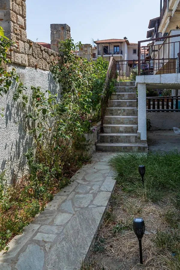 Maisonette “The White Rabbit” Afitos 0*, Afytos